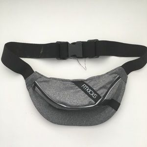 gray athletic waist bag / fanny pack
